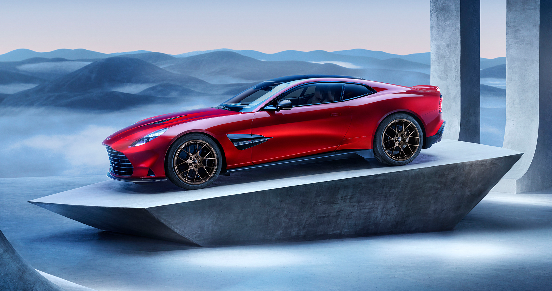 Aston Martin Vanquish – Bir İkonun Yüksek Süratle Dönüşü