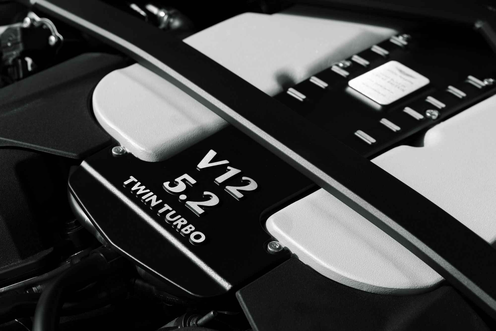 Nevzat Kaya, Bu Sene Aston Martin Vantage Rüzgarı Esecek Dedi!
