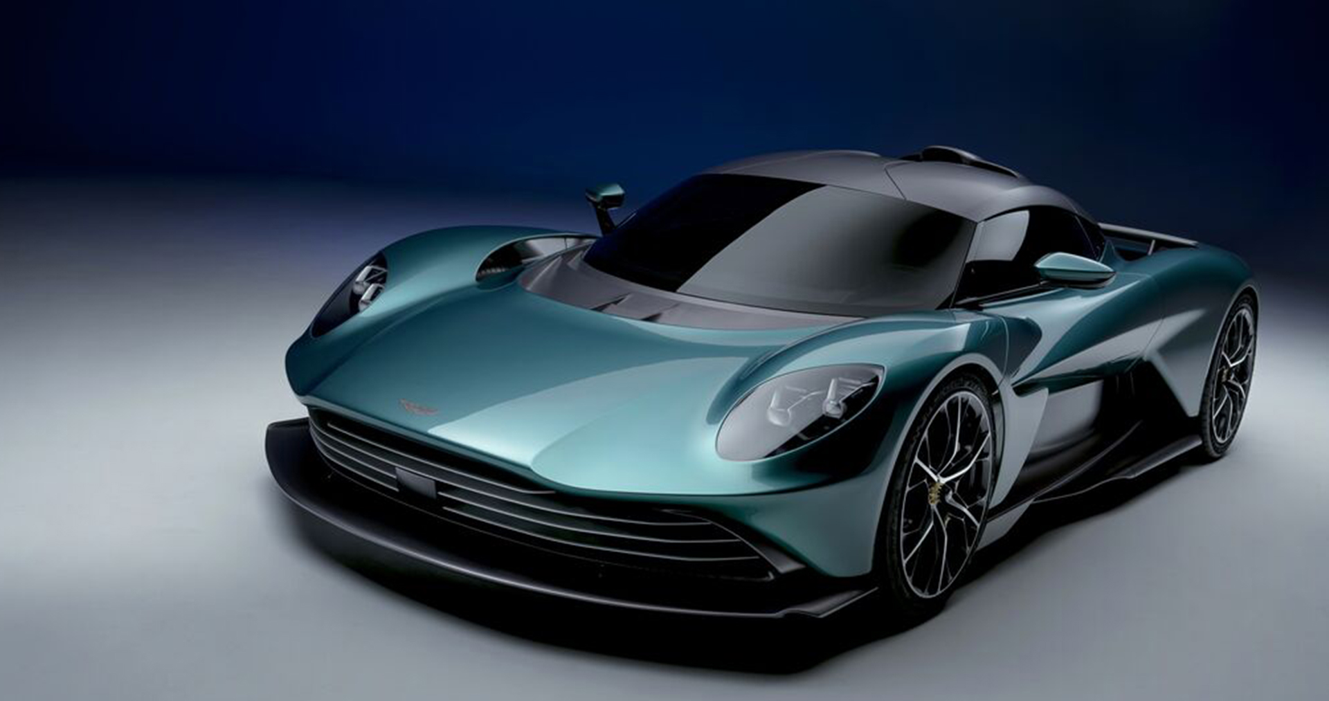 Aston Martin Valhalla ve DBS 770 Ultimate Türkiye'de!